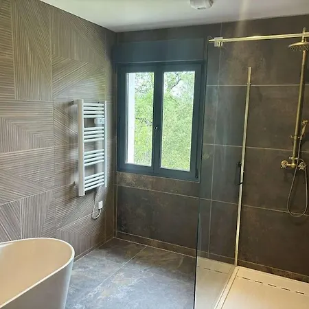 Jolie Avec Piscine Chauffee Villa