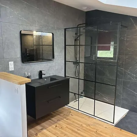 Jolie Avec Piscine Chauffee Villa *