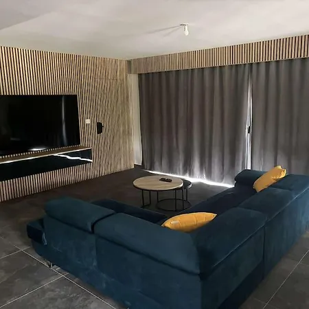 Jolie Avec Piscine Chauffee