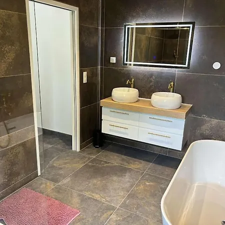 Jolie Avec Piscine Chauffee